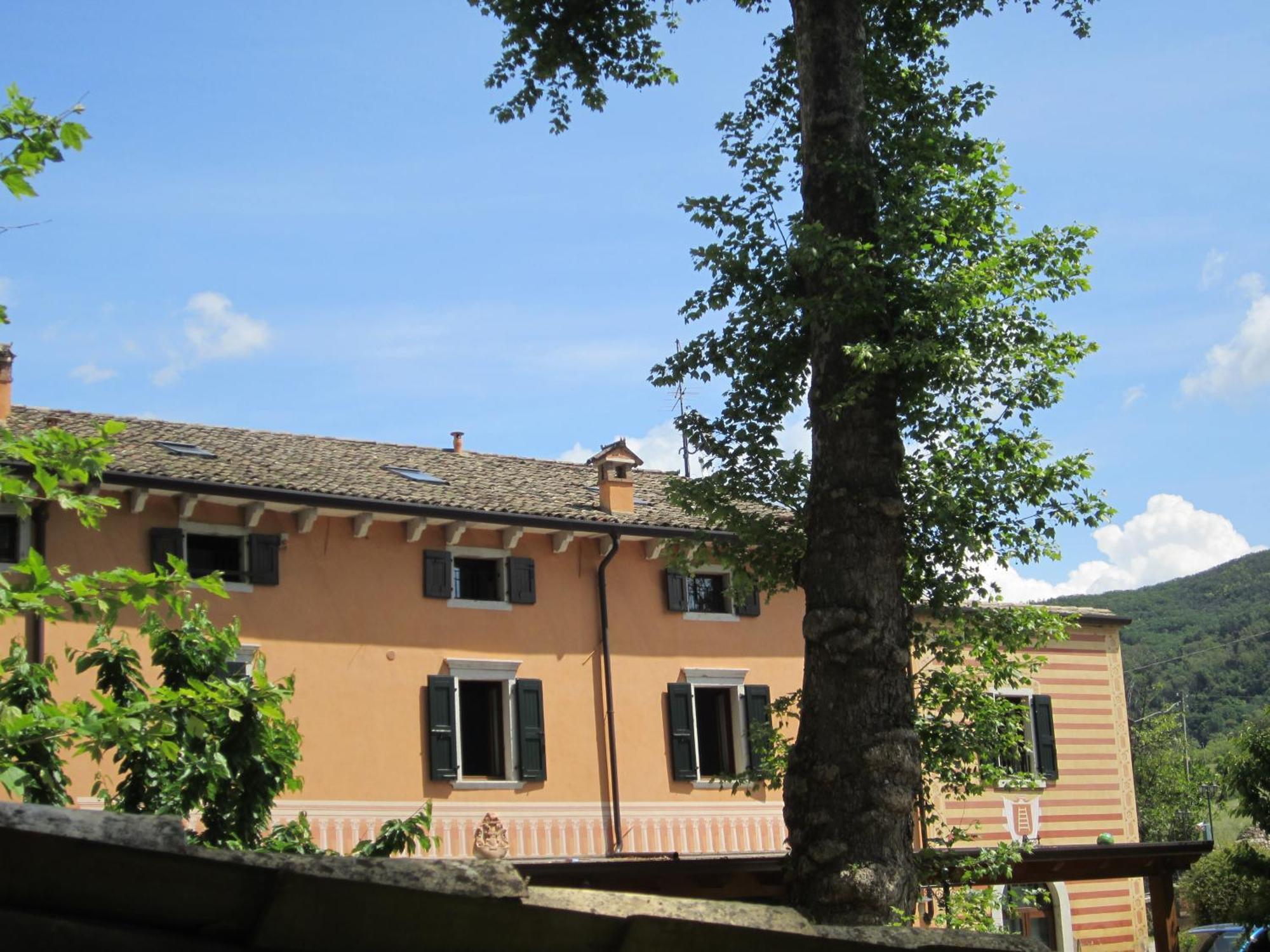 Albergo Al Platano Caprino Veronese Exteriér fotografie