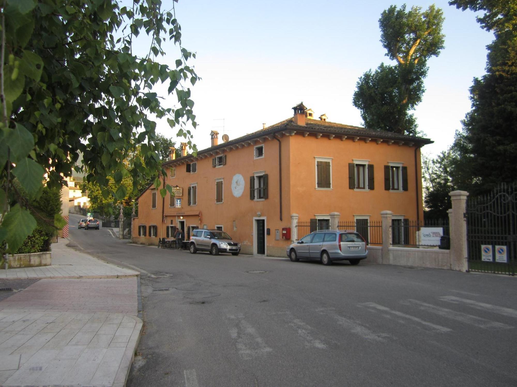 Albergo Al Platano Caprino Veronese Exteriér fotografie
