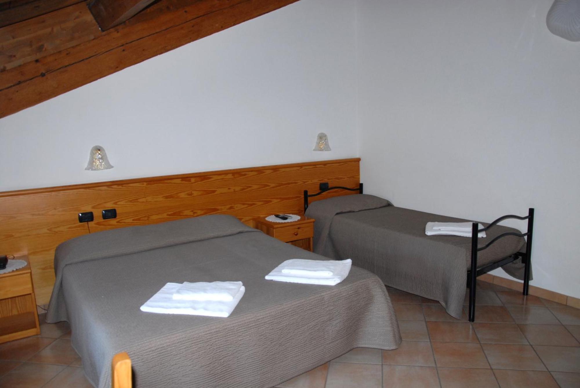 Albergo Al Platano Caprino Veronese Pokoj fotografie