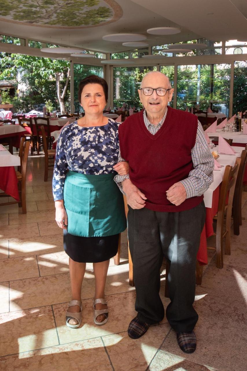 Albergo Al Platano Caprino Veronese Exteriér fotografie