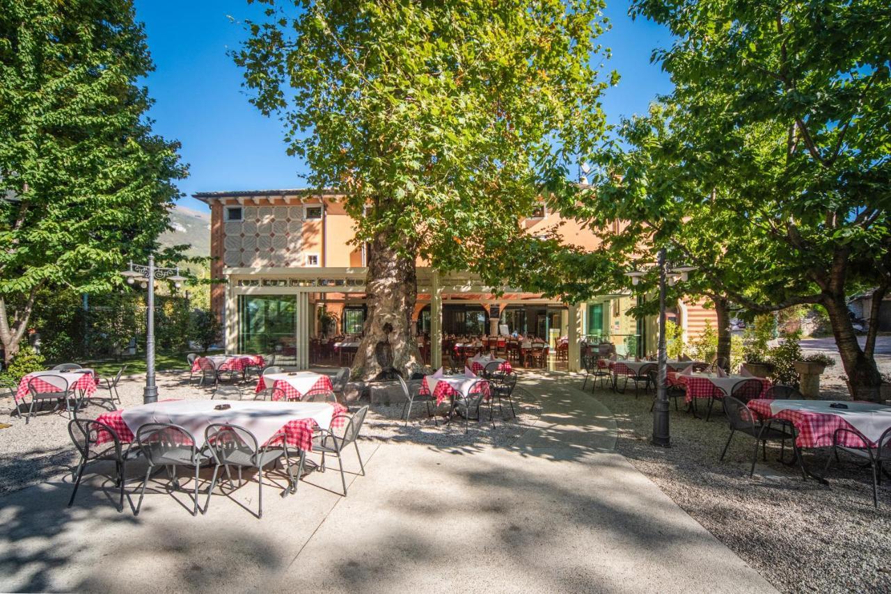 Albergo Al Platano Caprino Veronese Exteriér fotografie