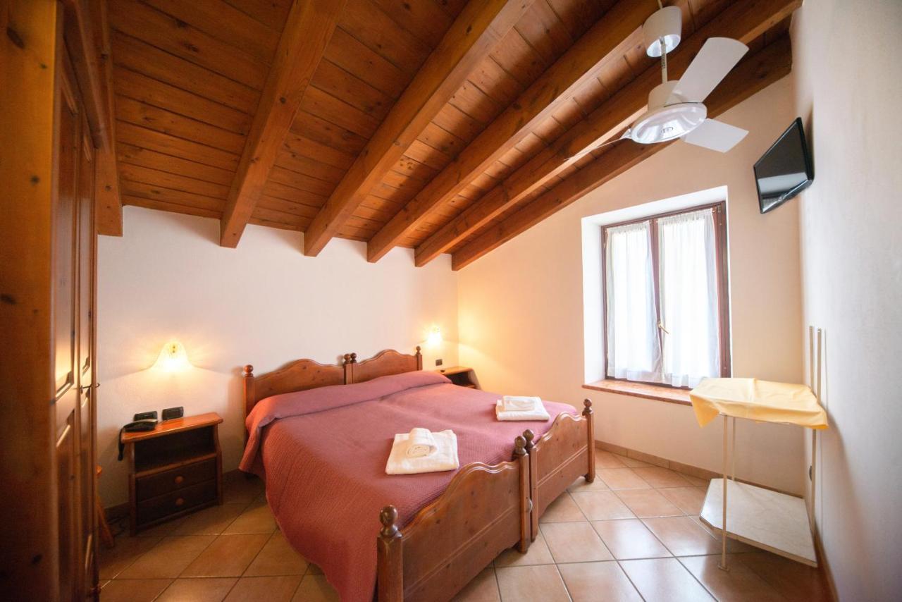 Albergo Al Platano Caprino Veronese Exteriér fotografie