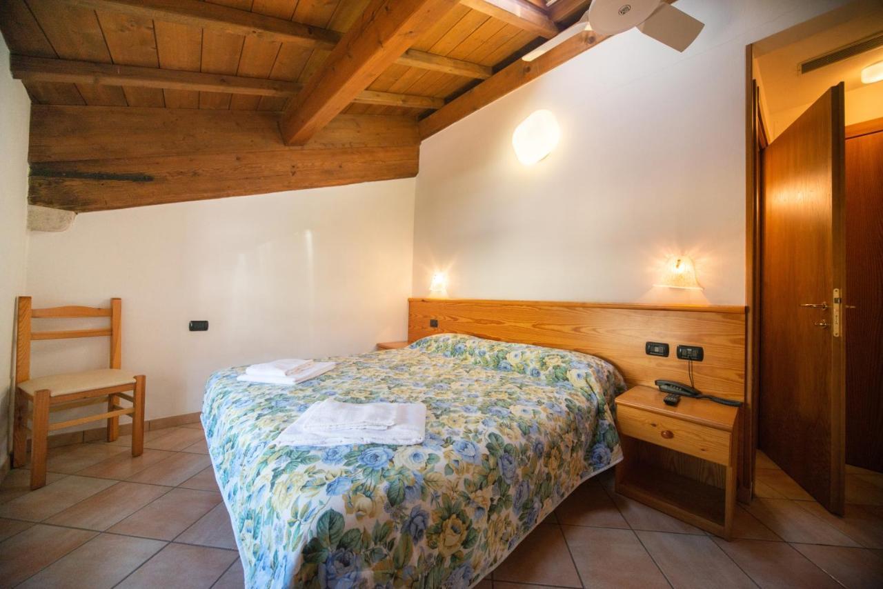 Albergo Al Platano Caprino Veronese Exteriér fotografie