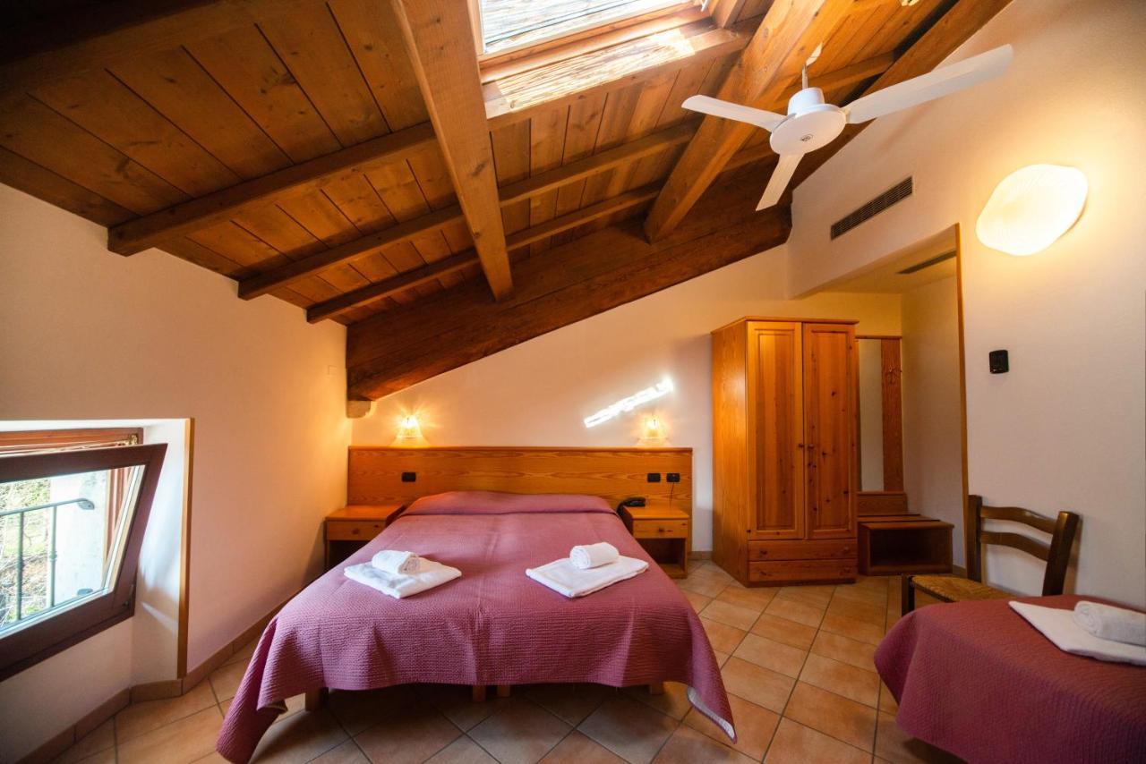 Albergo Al Platano Caprino Veronese Exteriér fotografie