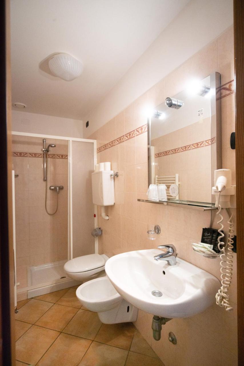 Albergo Al Platano Caprino Veronese Exteriér fotografie