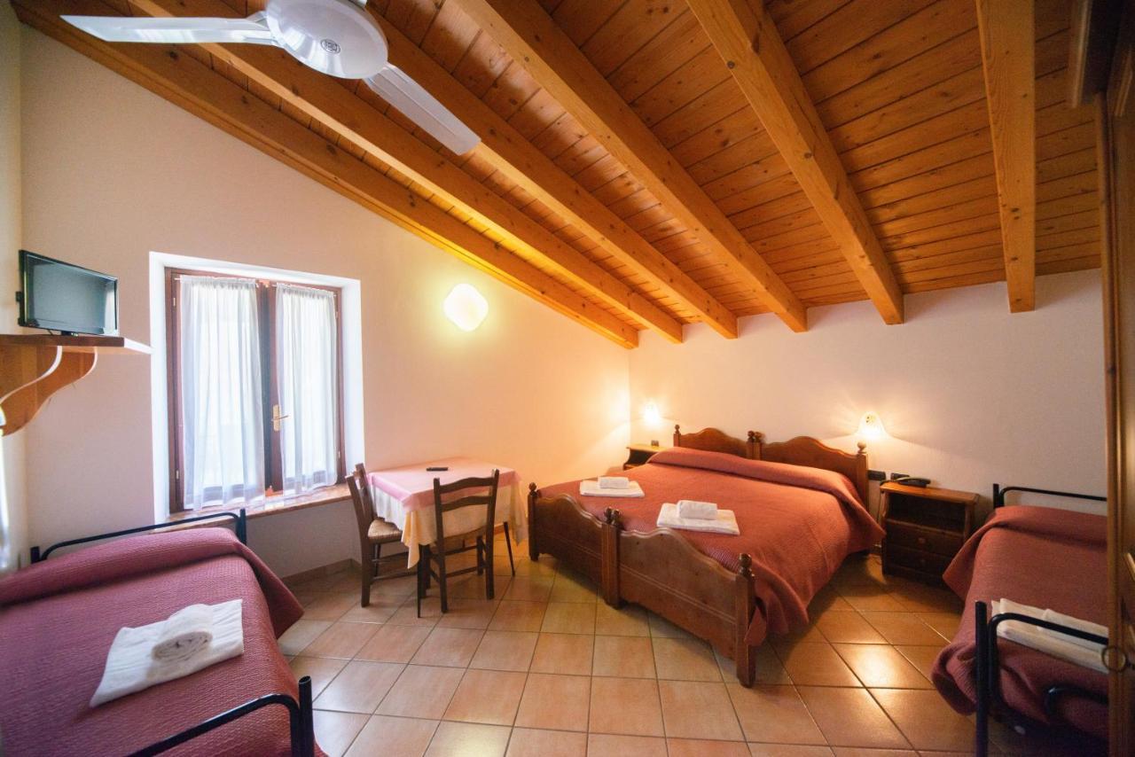 Albergo Al Platano Caprino Veronese Exteriér fotografie